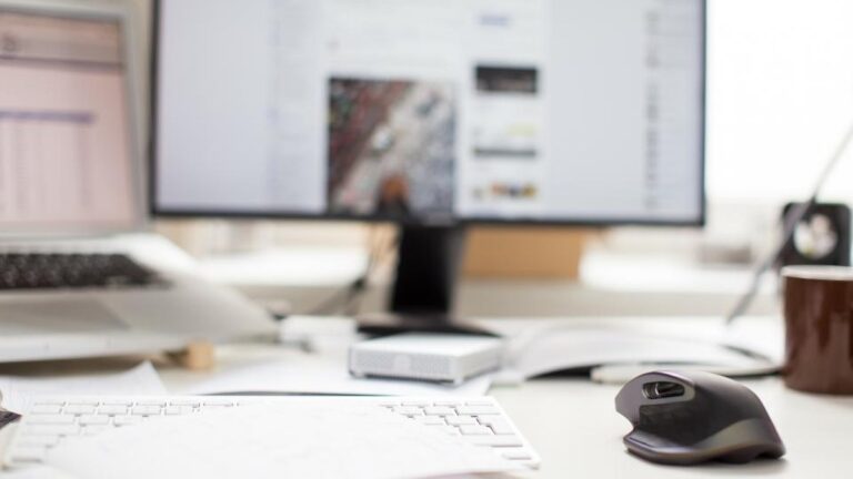 AOC 24G4 Review: The Budget 1080p Monitor Everyone Recommends